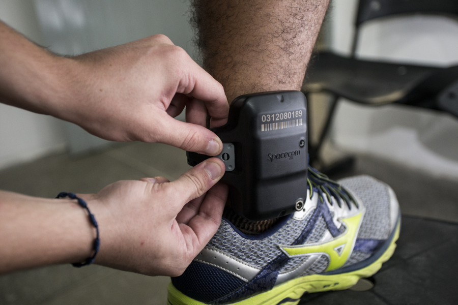 Câmara aprova tornozeleira eletrônica para agressores de mulheres