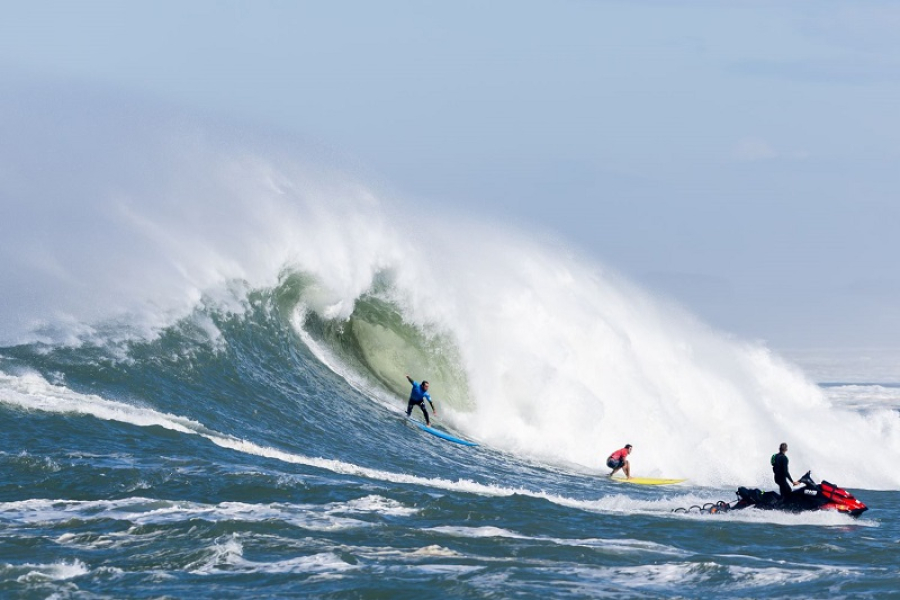 Evento de ondas gigantes movimenta turismo esportivo em Santa Catarina
