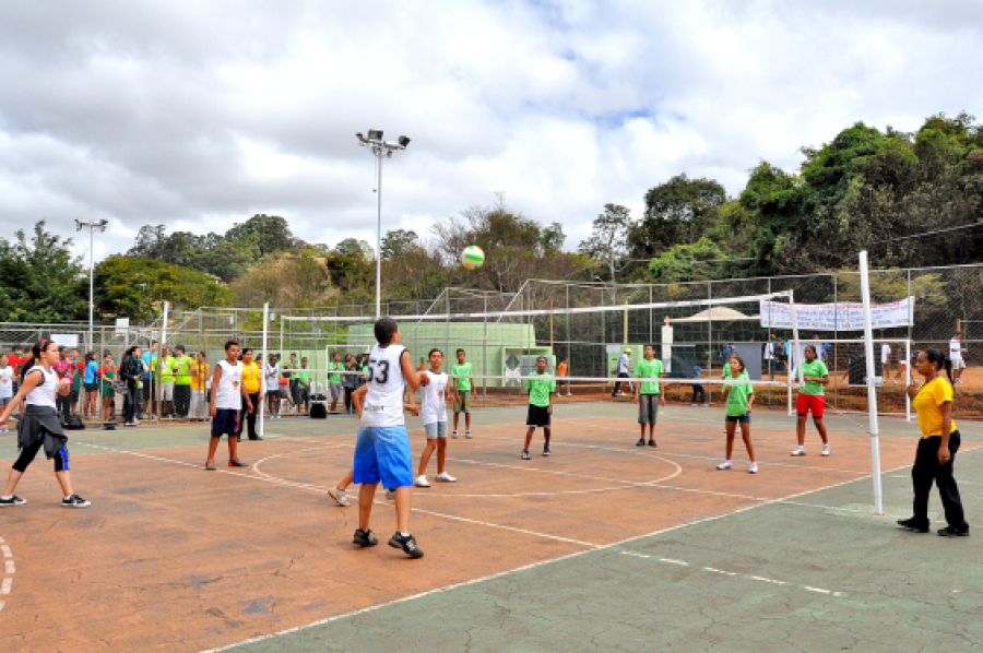 Projetos esportivos transformam vidas e incentivam hábitos saudáveis entre jovens.