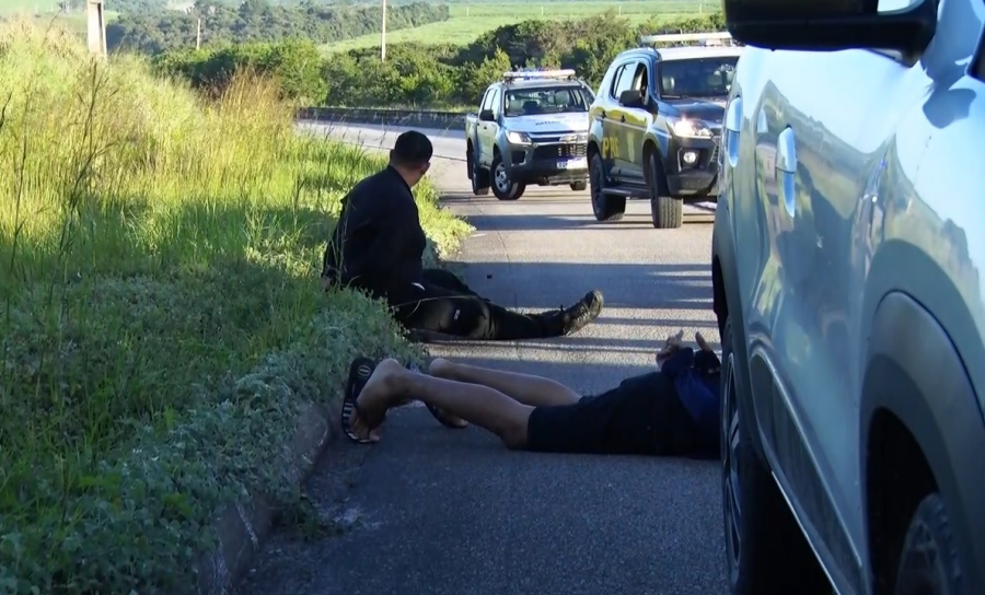 PRF e PM prendem três suspeitos com carros clonados após perseguição na BR-101 no RN