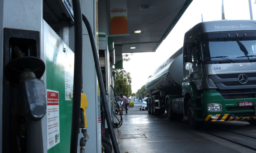 Diesel fica mais caro, enquanto gasolina e etanol registram queda nos preços em Natal, aponta Procon