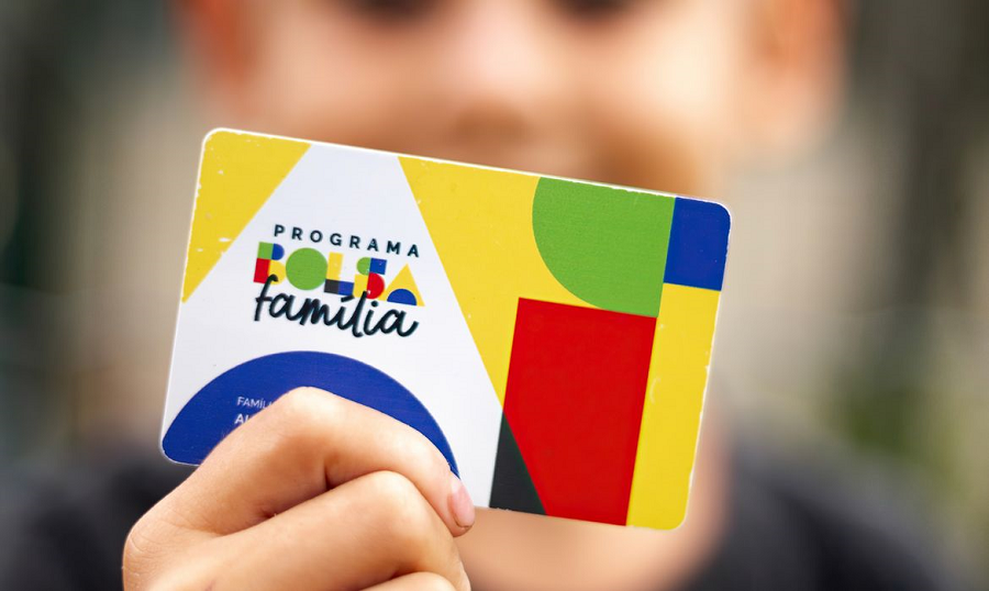 Bolsa Família tem reajuste de 15,04% e pagamentos de outubro começam nesta segunda-feira (19)