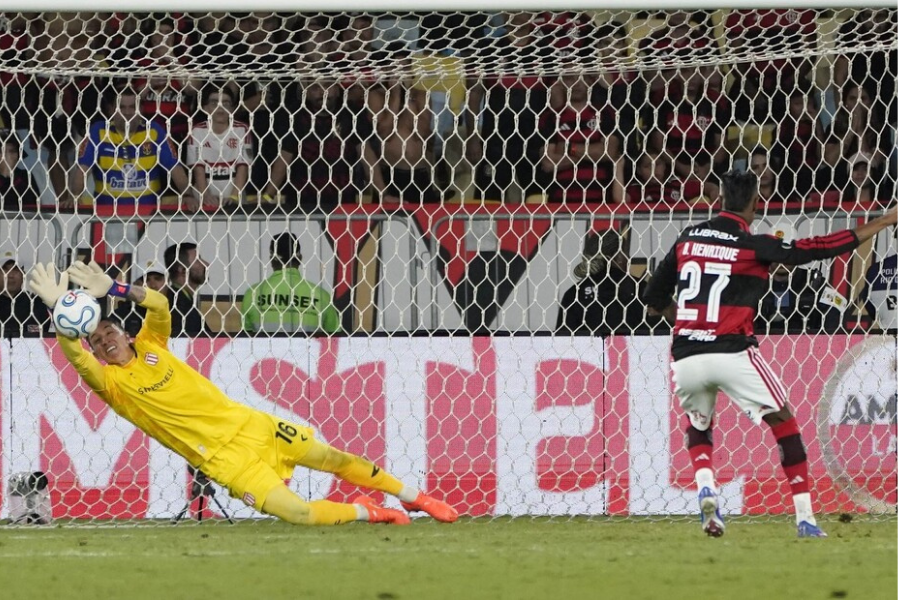 Estudiantes elimina Flamengo nos pênaltis e enfrenta Palmeiras na final da Libertadores